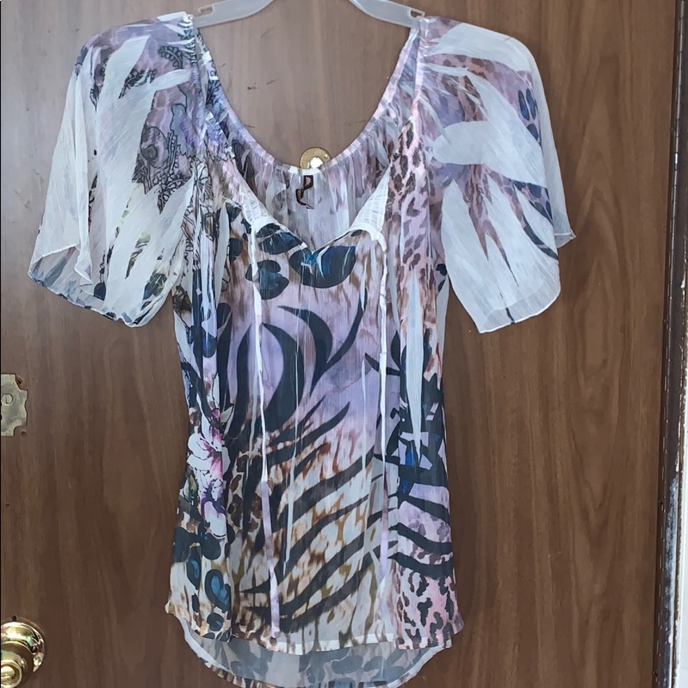 Beautiful flowing top!